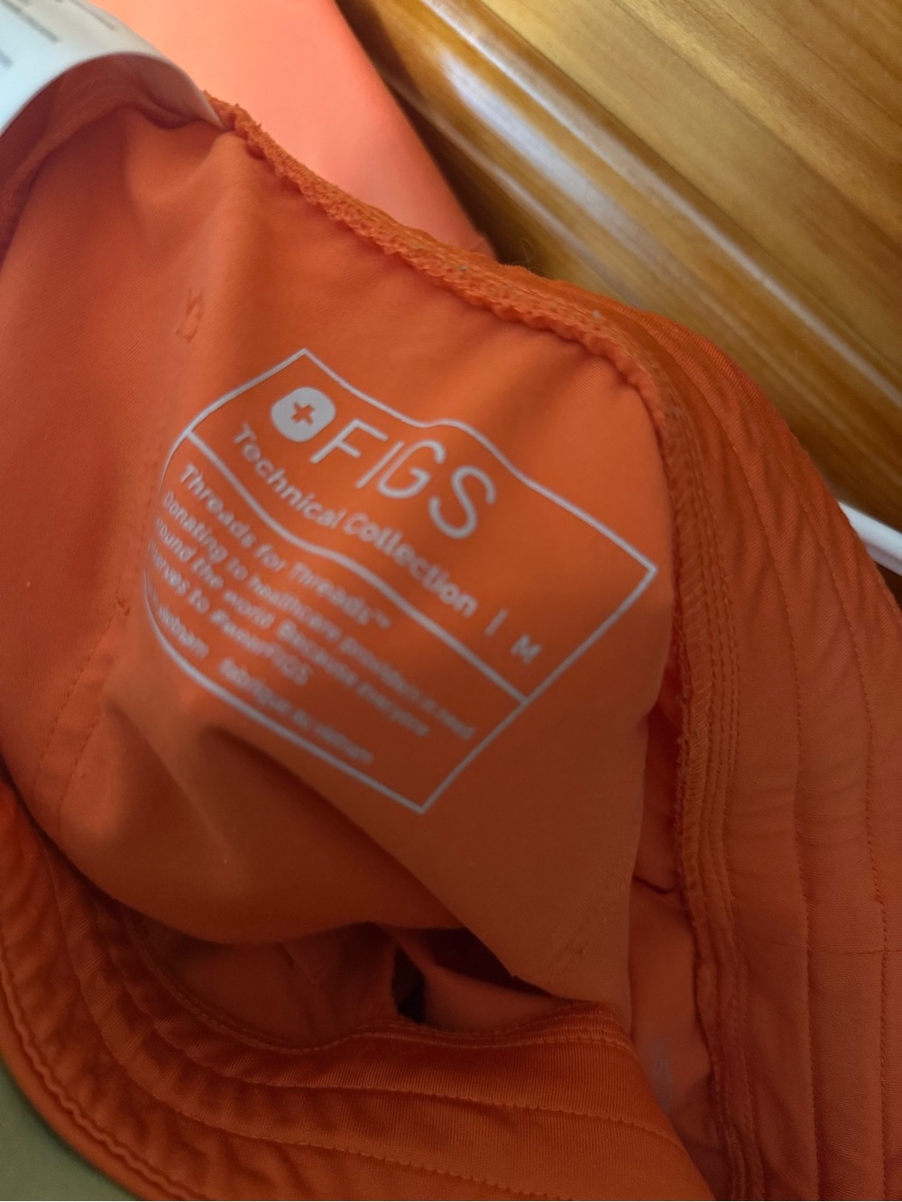 Figs sunrise orange scrub set - Picture 5 of 5